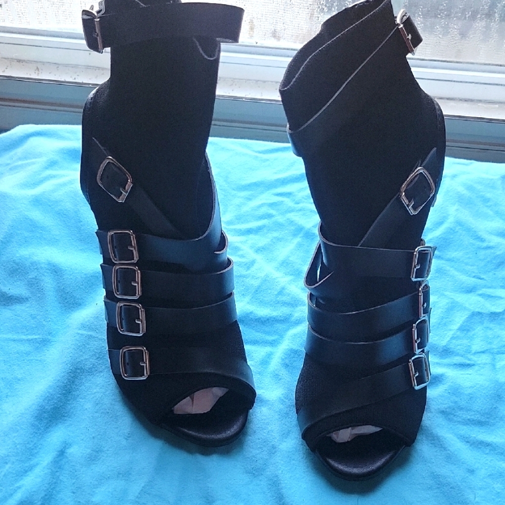 🆕️ Nicole Miller black boomer high heeled shoes Size 7